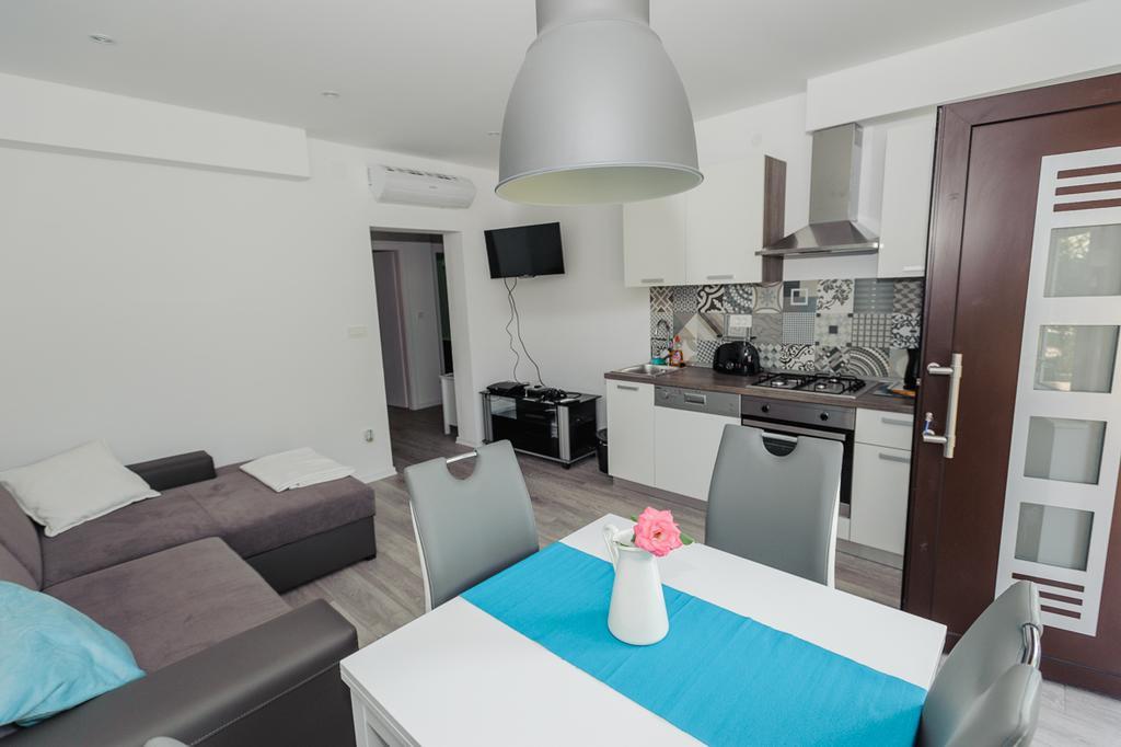 Dadule Apartments Podstrana Bilik gambar
